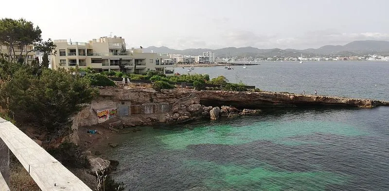 Playa Caló des Moro en Sant Antoni de Portmany, Islas Baleares — foto 2 de 5