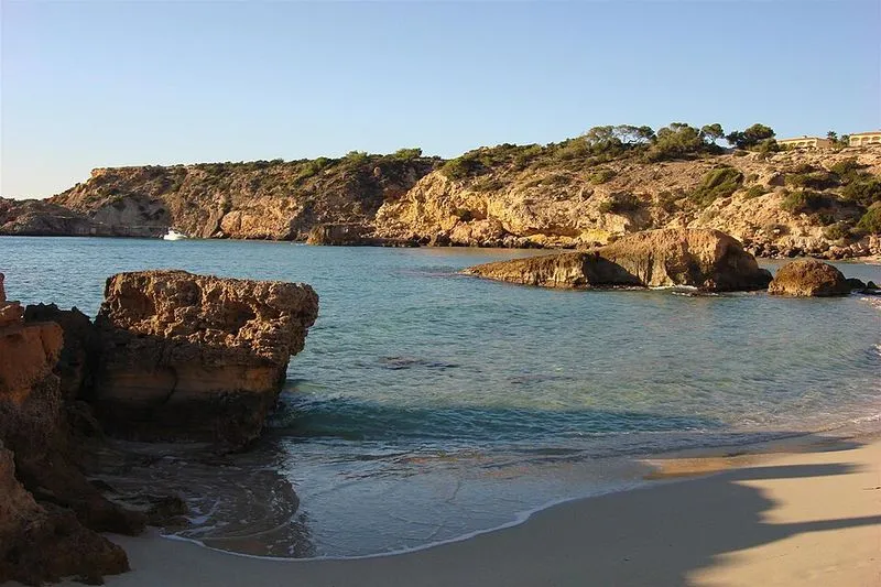 Playa Caló d'Es Serral en Sant Josep de sa Talaia, Islas Baleares — foto 4 de 10