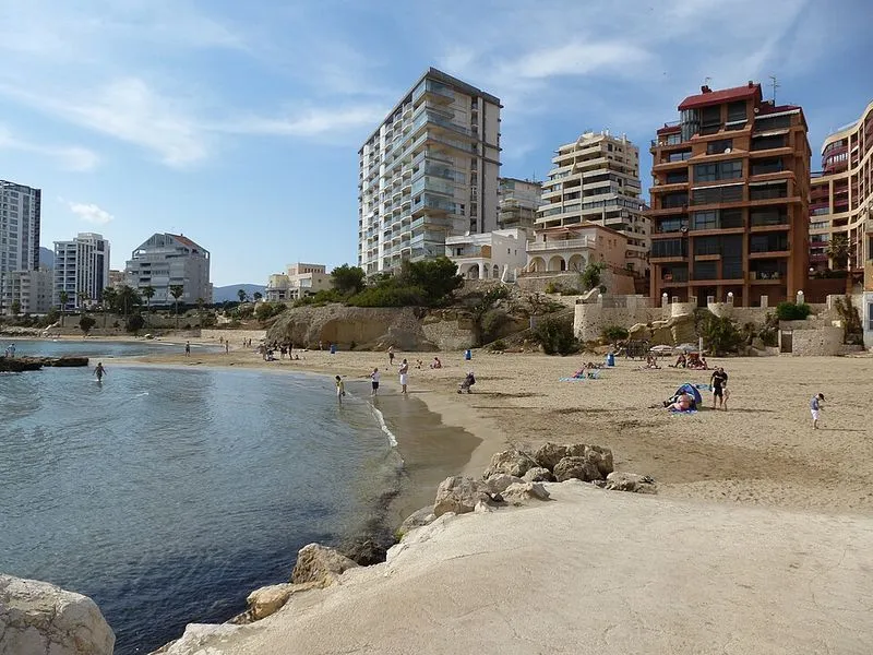 Playa de Cantal Roig en Calp, Alicante — foto 4 de 10