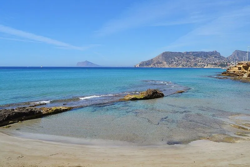 Playa de Cantal Roig en Calp, Alicante — foto 3 de 10