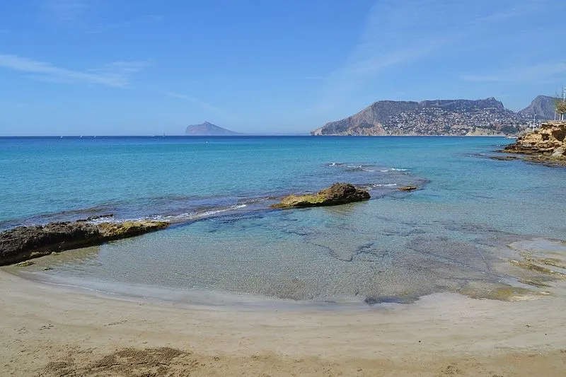 Playa de Cantal Roig en Calp, Alicante — foto 5 de 10