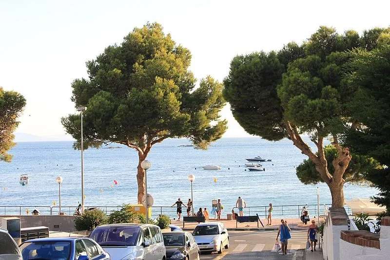 Playa de Canyelles Petites en Roses, Gerona — foto 3 de 3