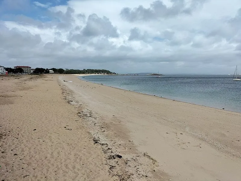 Playa de Carolinas en Ribeira, A Coruña — foto 2 de 3
