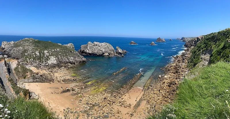 Playa Cerrias en Piélagos, Cantabria — foto 8 de 10