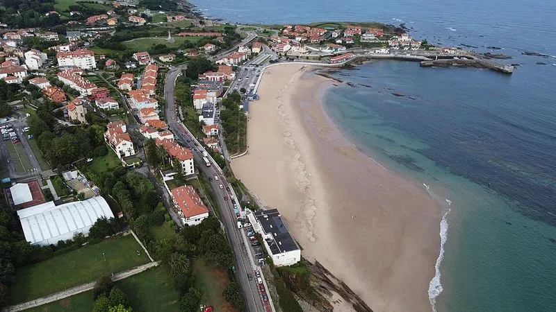 Playa de Comillas en Comillas, Cantabria — foto 7 de 9