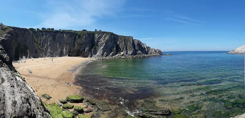 Playa Covachos en Santa Cruz de Bezana, Cantabria — foto 2 de 10