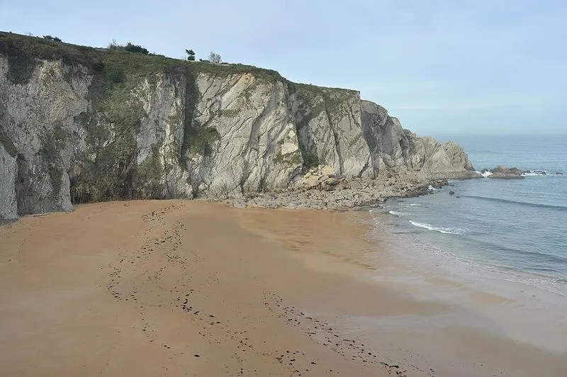 Playa Covachos en Santa Cruz de Bezana, Cantabria — foto 7 de 10