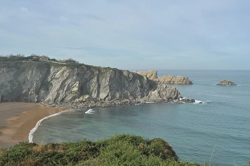 Playa Covachos en Santa Cruz de Bezana, Cantabria — foto 10 de 10