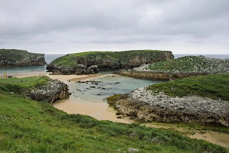 Playa de Cué en Llanes, Asturias — foto 8 de 10