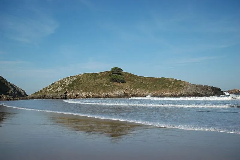 Playa de Cué en Llanes, Asturias — foto 9 de 10