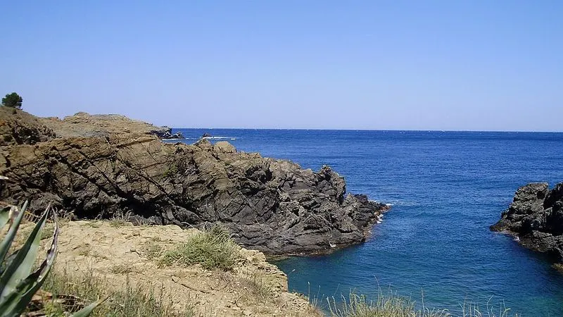 Playa de d'en Carbassó en Colera, Gerona — foto 2 de 2