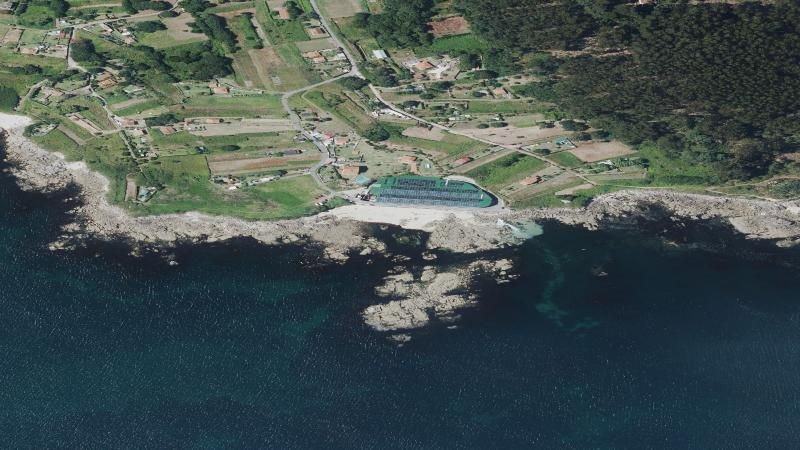 Vista aérea de Playa Dos Castros en Cangas, Pontevedra