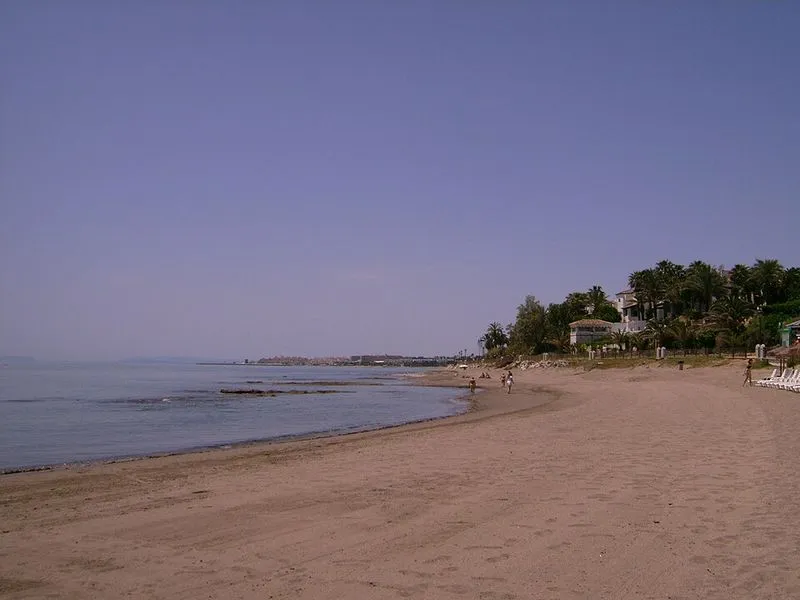 Playa El Ancón en Marbella, Málaga — foto 2 de 3