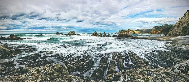 Playa del Castro en Cudillero, Asturias — foto 2 de 2