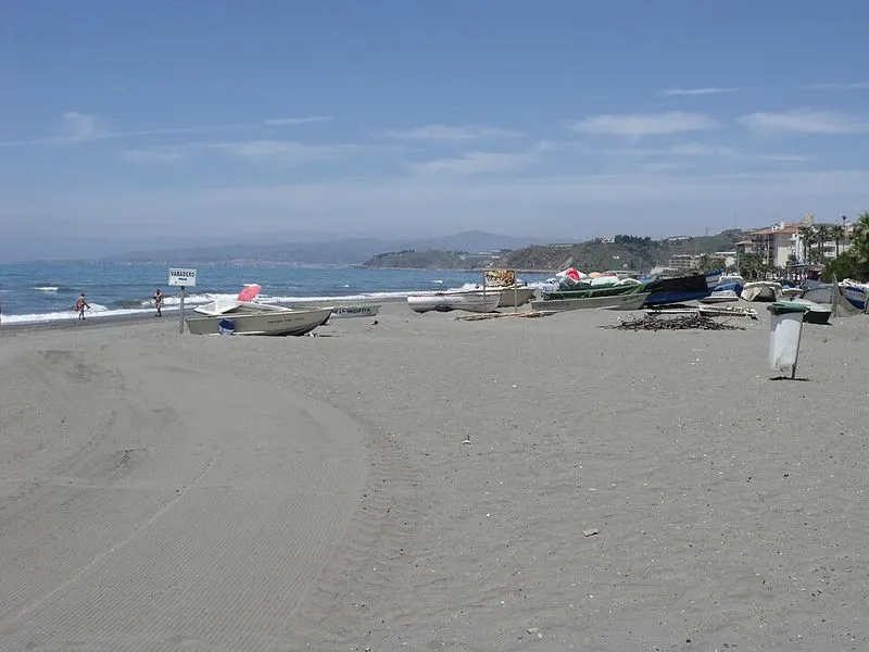 Playa El Cenicero en Torrox, Málaga — foto 3 de 3