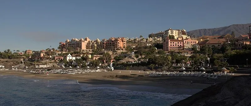 Playa El Duque en Adeje, Santa Cruz de Tenerife — foto 8 de 9