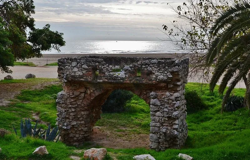 Playa del Far de Sant Cristófol en Vilanova i la Geltrú, Barcelona — foto 3 de 5
