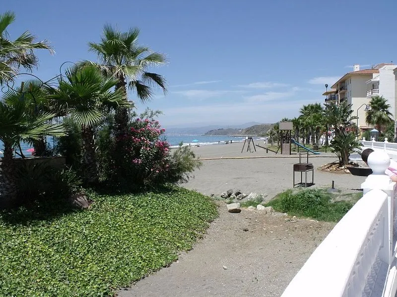 Playa El Morche en Torrox, Málaga — foto 3 de 5