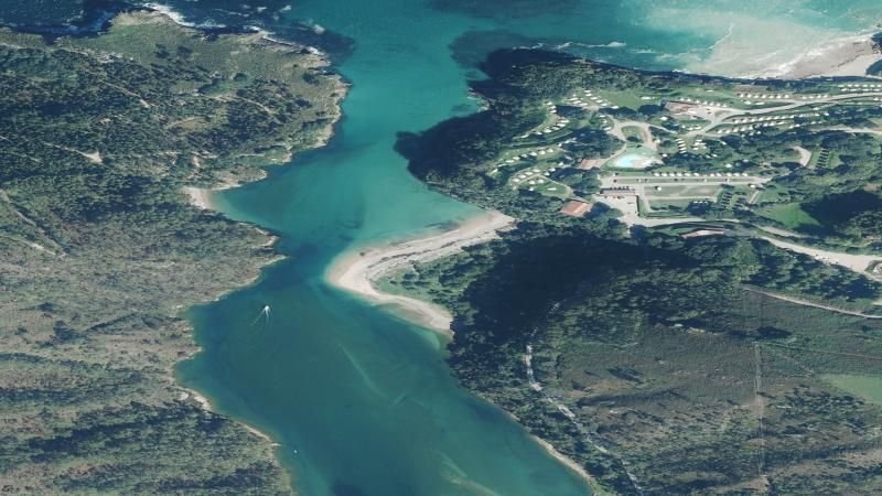 Vista aérea de Playa del Pedrero en Val de San Vicente, Cantabria