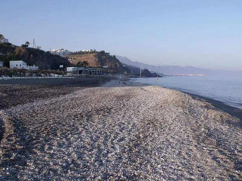 Playa del Peñoncillo en Torrox, Málaga — foto 3 de 3