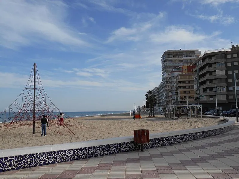 Playa El Perelló en Sueca, Valencia — foto 3 de 4