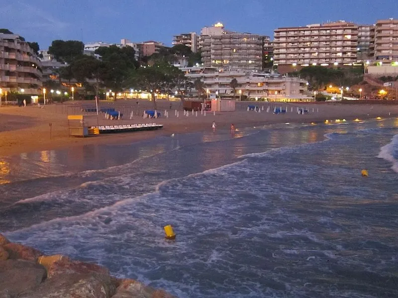 Playa de els Capellans en Salou, Tarragona — foto 2 de 3