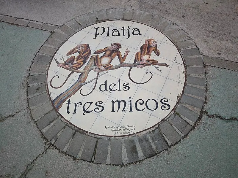 Playa de els Tres Micos en Caldes d'Estrac