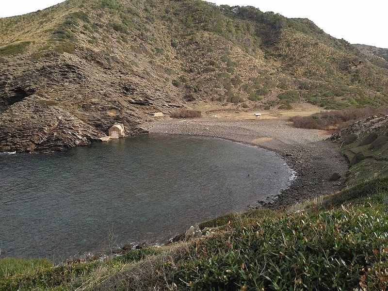 Playa Es Alocs en Ferreries, Islas Baleares