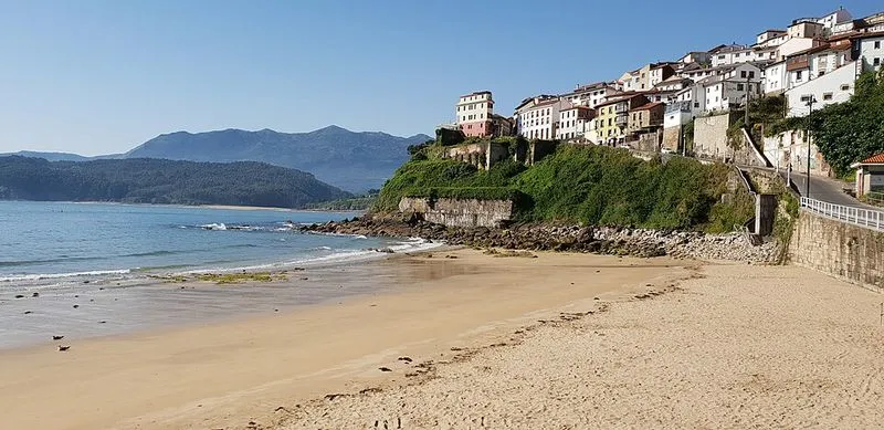 Playa Escanu en Colunga, Asturias — foto 3 de 5