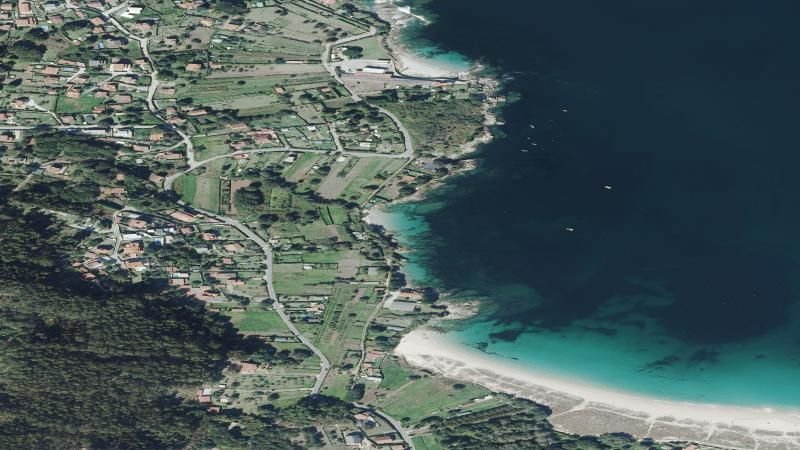 Vista aérea de Playa Estrepeiros en Cangas, Pontevedra