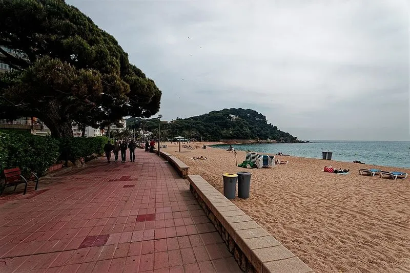 Playa Fenals en Lloret de Mar, Gerona — foto 7 de 9