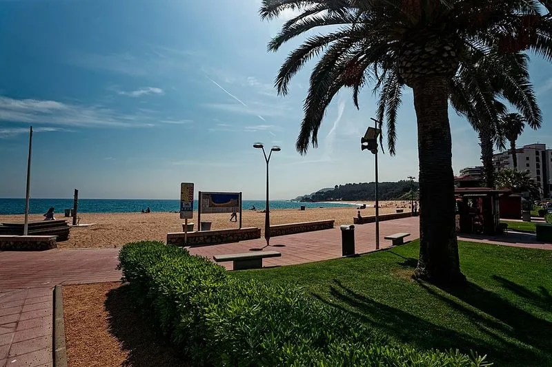 Playa Fenals en Lloret de Mar, Gerona — foto 8 de 9