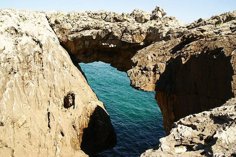 Playa de Gulpiyuri en Llanes, Asturias — foto 4 de 9