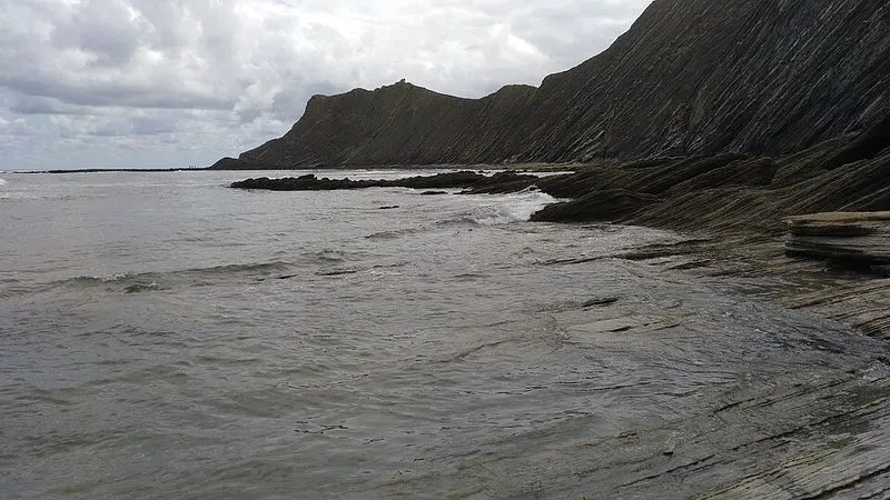 Playa Itxaspe en Deba, Guipúzcoa — foto 2 de 5