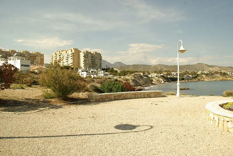 Playa de la Almadraba en El Campello, Alicante — foto 2 de 3
