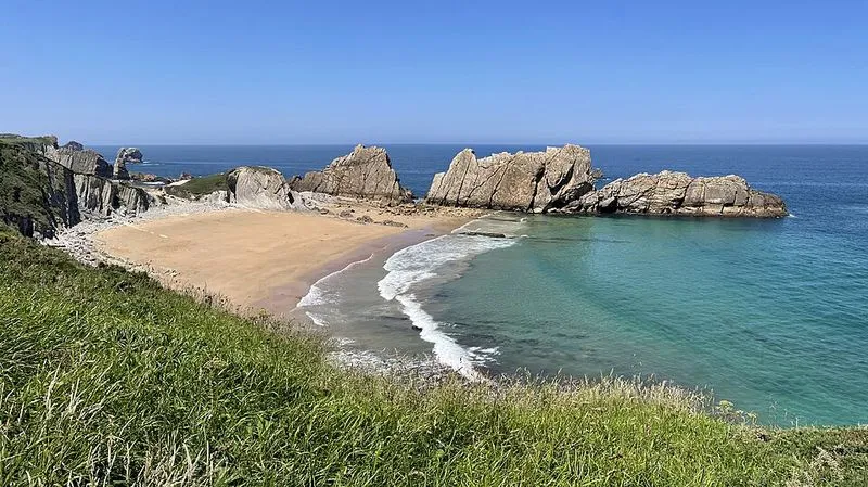 Playa de la Arnía en Piélagos, Cantabria — foto 3 de 10