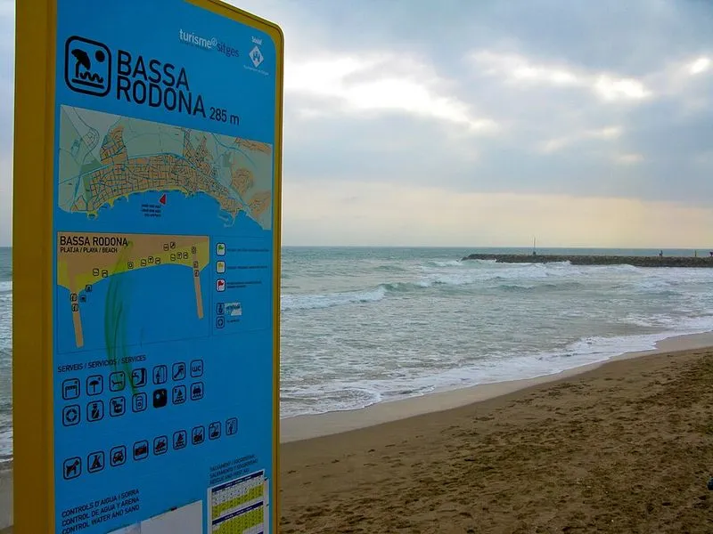 Playa La Bassa Rodona en Sitges, Barcelona — foto 4 de 5
