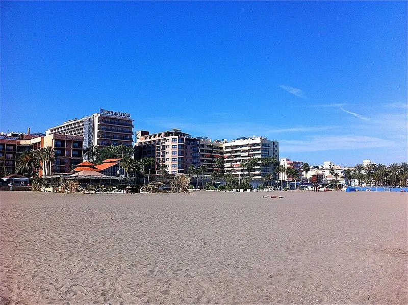 Playa La Carihuela en Torremolinos, Málaga — foto 6 de 10