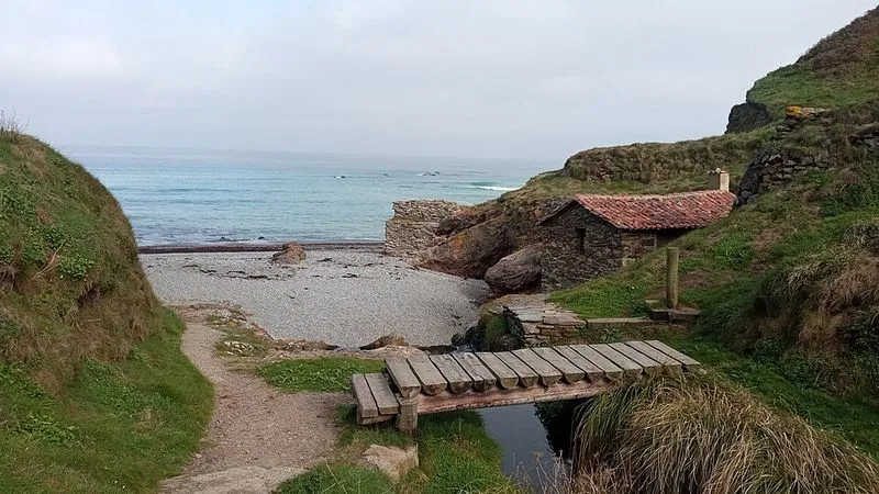 Playa de la Cueva en Cudillero