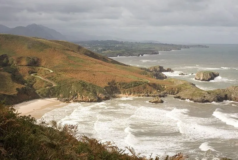 Playa de la Entrada en Llanes, Asturias — foto 4 de 4
