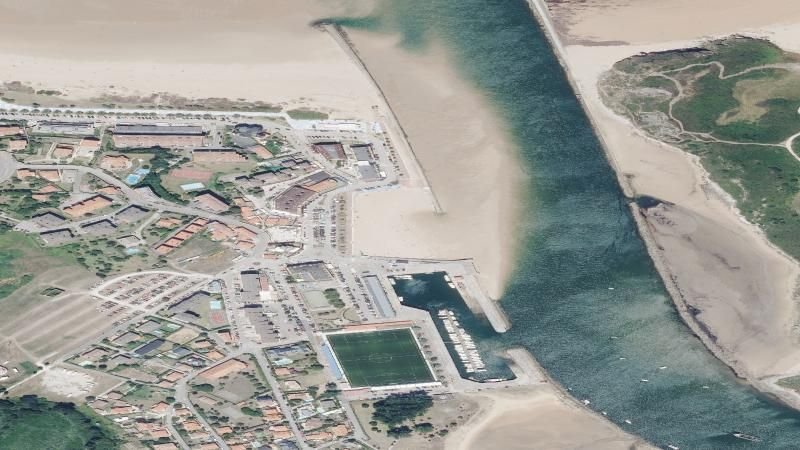 Vista aérea de Playa de la Ribera en Suances, Cantabria