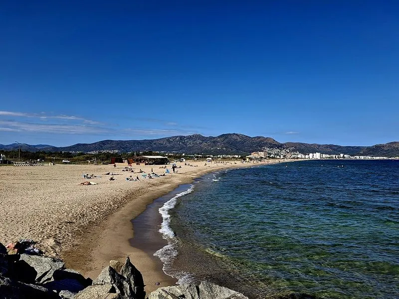 Playa de la Rovina en Castelló d'Empúries