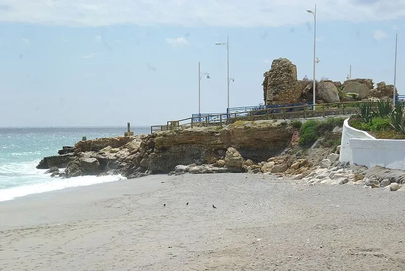 Playa La Torrecilla en Nerja, Málaga — foto 3 de 5