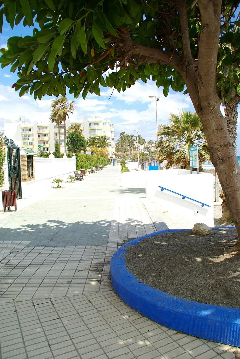 Playa La Torrecilla en Nerja, Málaga — foto 4 de 5