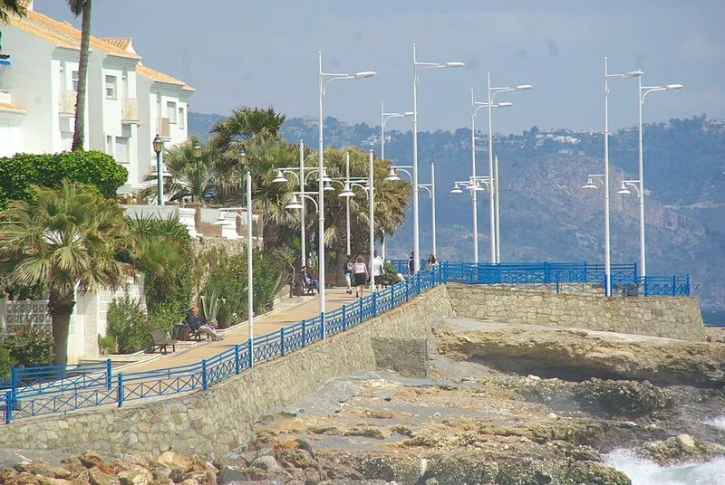 Playa La Torrecilla en Nerja, Málaga — foto 5 de 5