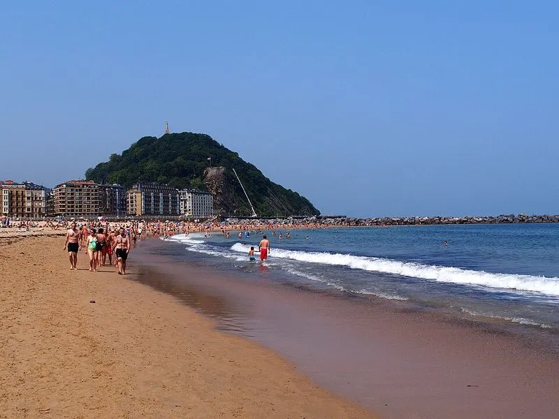 Playa La Zurriola en Donostia/San Sebastián, Guipúzcoa — foto 2 de 9