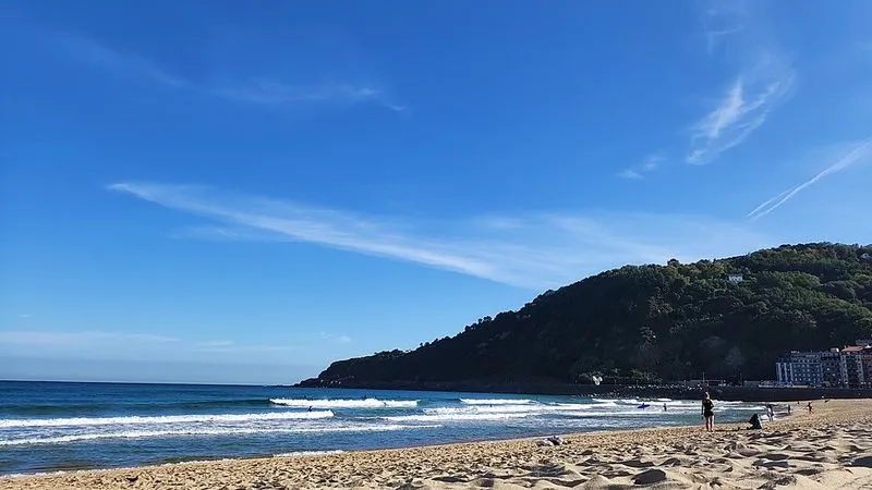 Playa La Zurriola en Donostia/San Sebastián, Guipúzcoa — foto 3 de 9