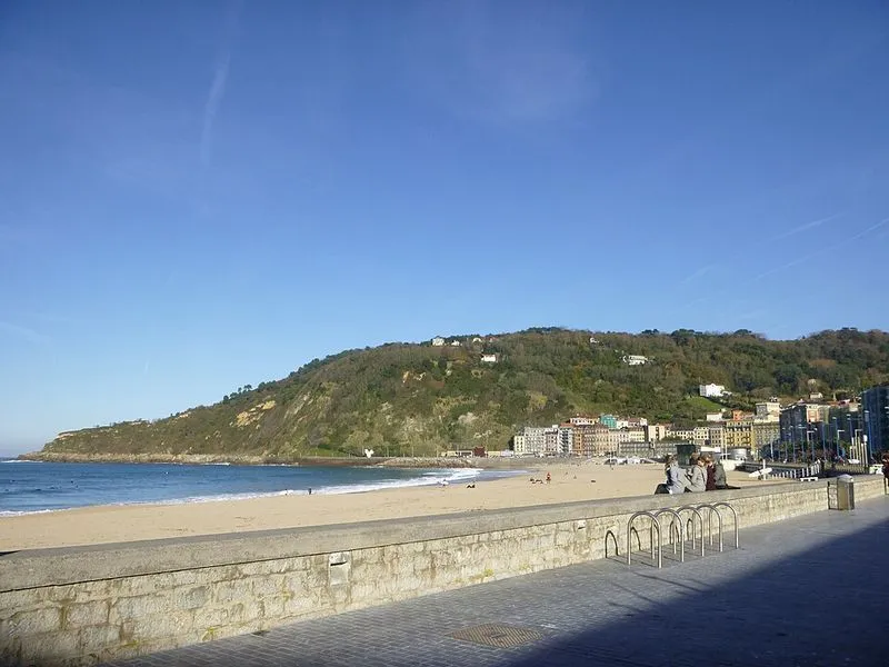 Playa La Zurriola en Donostia/San Sebastián, Guipúzcoa — foto 4 de 9