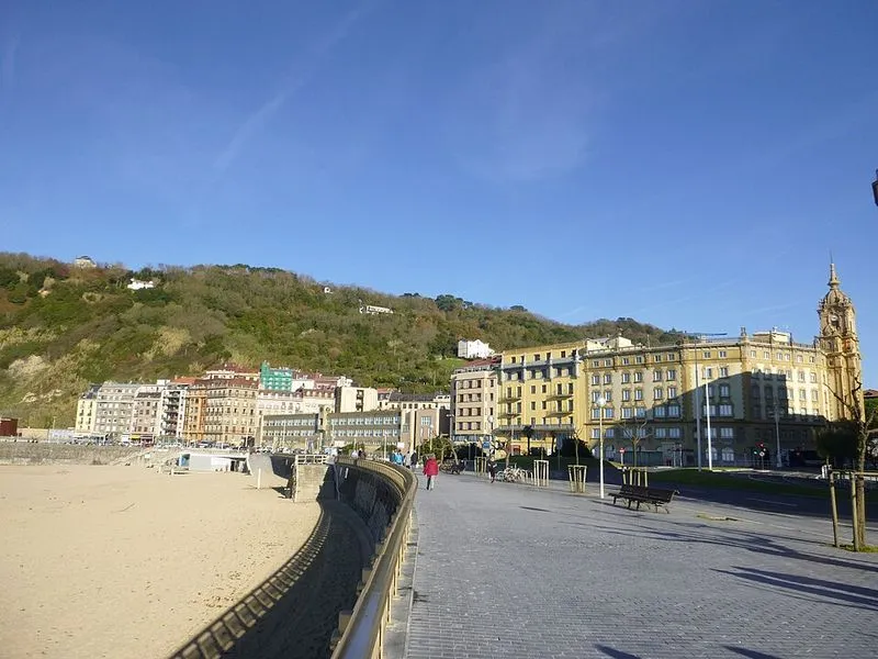 Playa La Zurriola en Donostia/San Sebastián, Guipúzcoa — foto 6 de 9