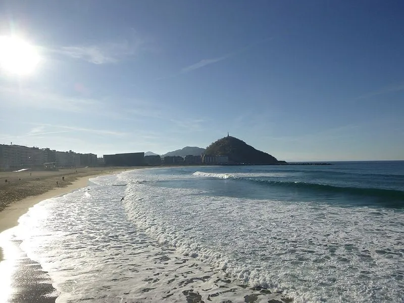 Playa La Zurriola en Donostia/San Sebastián, Guipúzcoa — foto 8 de 9
